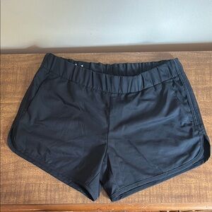 Columbia Black Athletic Shorts Lightweight Performance with 3 pockets